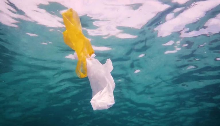 plastique dans un océan - Nous avons tous un impact sur la propreté de la planète, affirme CABP dans un documentaire sur le plastique