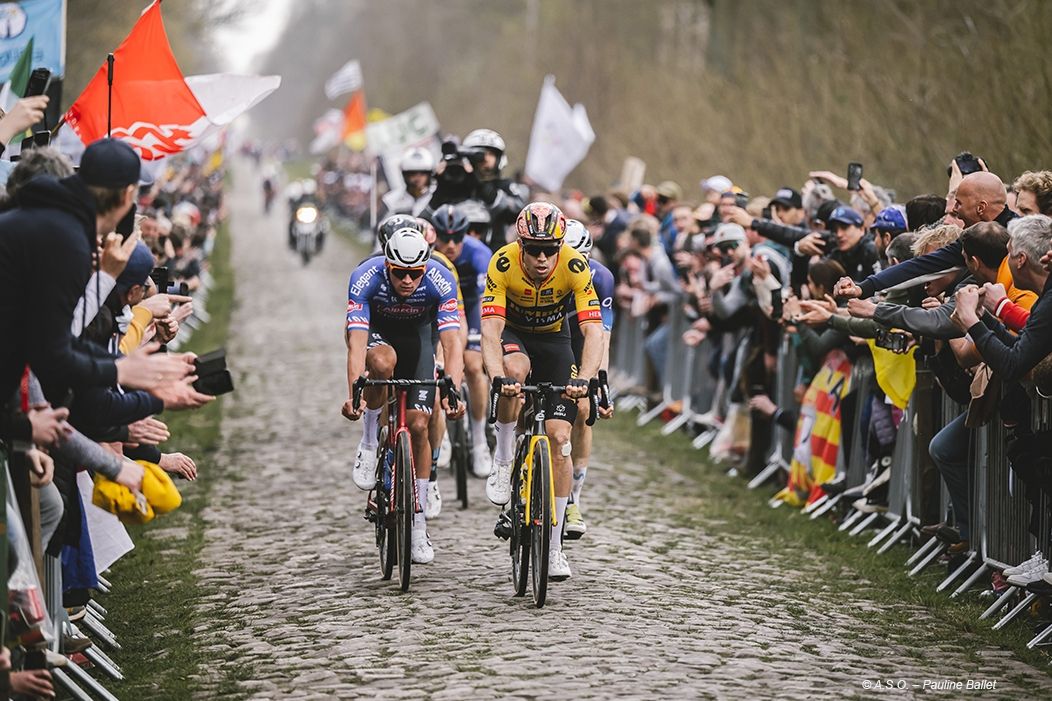 Cycliste sur le Paris Roubaix - Crédit Agricole 1re banque France particuliers professionnels institutions agriculture entreprise - Actualité Banque
