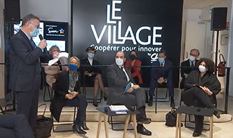 Village by CA Aquitaine Table Ronde